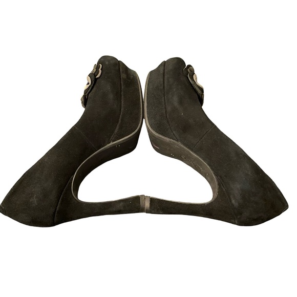 Candie's Black Heels with Gray Floral Accent Size 7 - Picture 5 of 9